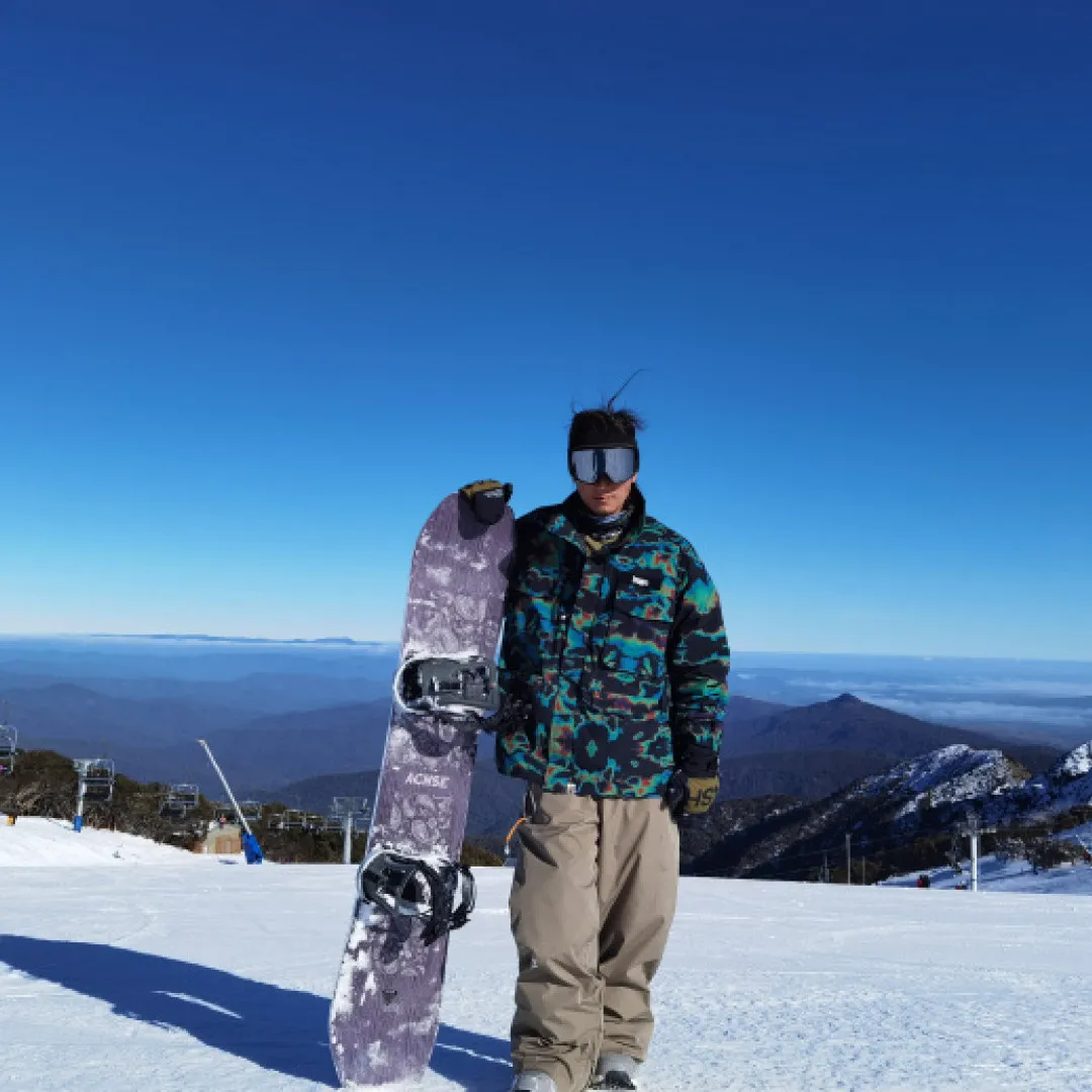 謝霆鋒大仔Lucas近照曝光！父子赴澳洲滑雪！不羈捲髮神態似足爸爸！