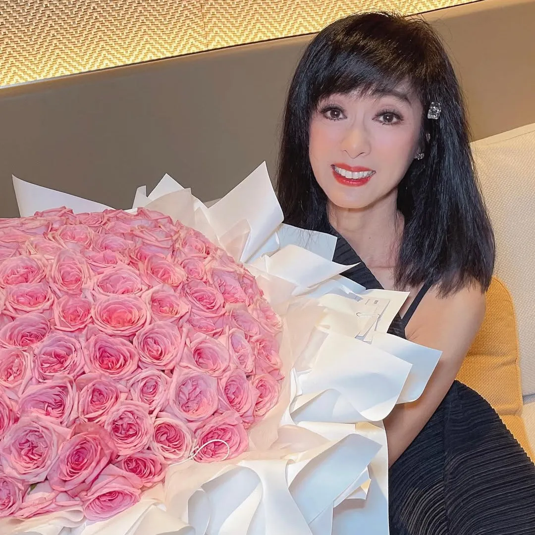 69歲米雪罕晒泳衣照身形Fit爆毫無老態！曾獲日媒點名大讚美貌驚為天人！