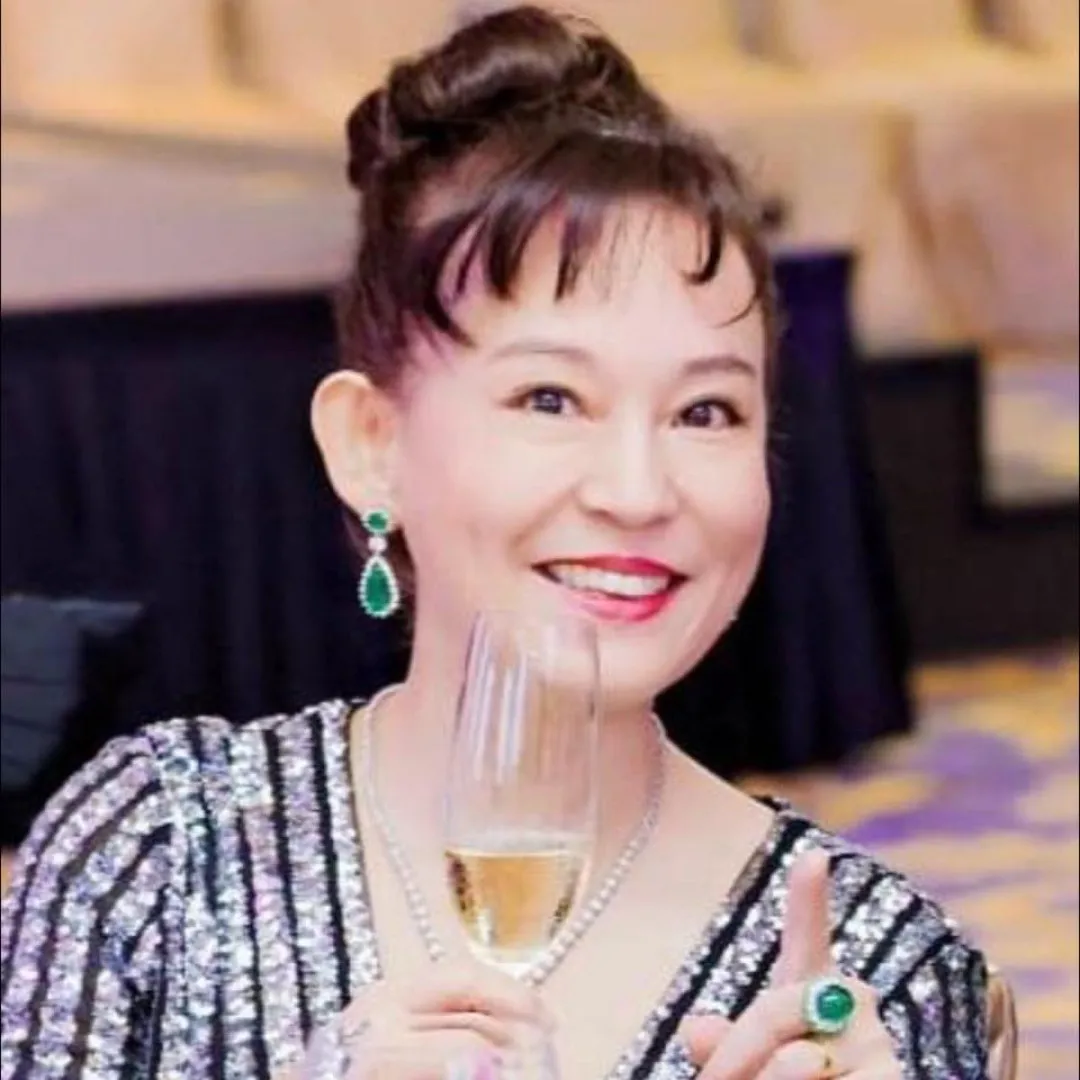 翁靜晶兩女兒首度合體拍片淡定表現獲激讚！大女美國做律師！細女成三孩之母轉行玩健身！