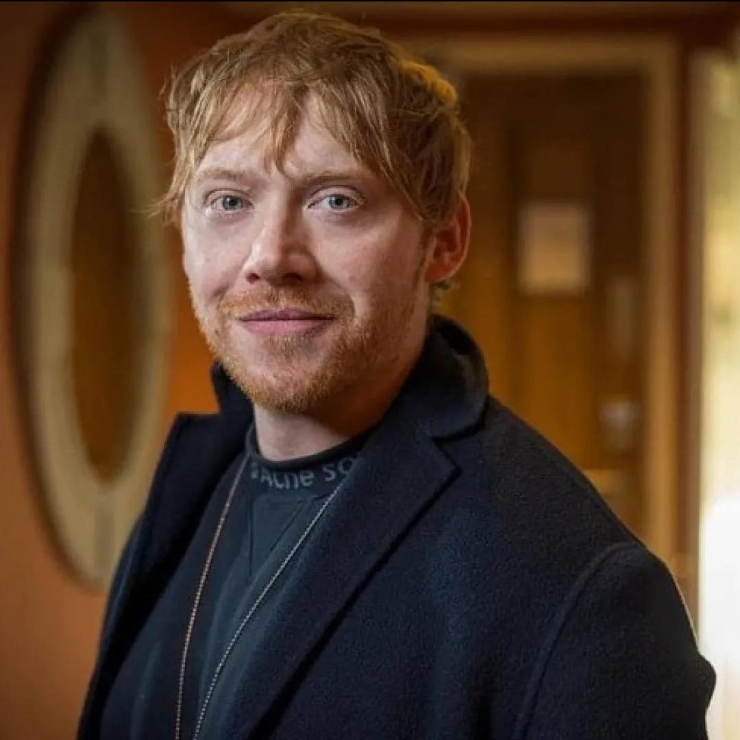 《哈利波特》「榮恩」36歲低調宣布成兩孩之父！年幼爆紅成億萬富豪回歸極簡生活 ！