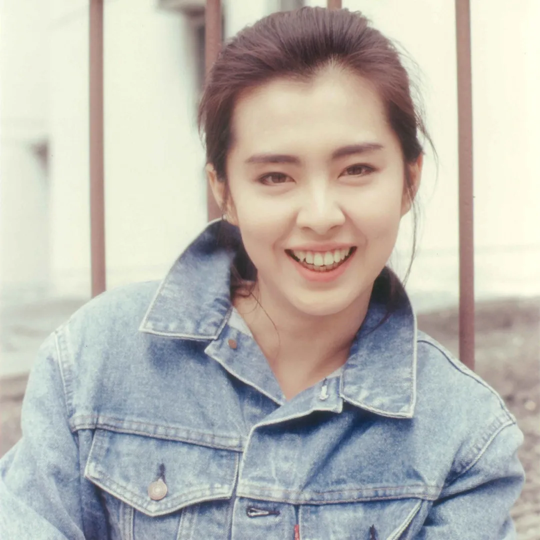 王祖賢極罕除口罩真實容貌終於曝光！58歲近照被瘋傳網民意見兩極！