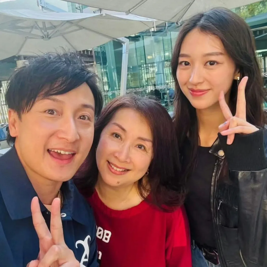 方力申新婚2個月即傳懷孕喜訊？甜認父母恨抱孫以5字回應！