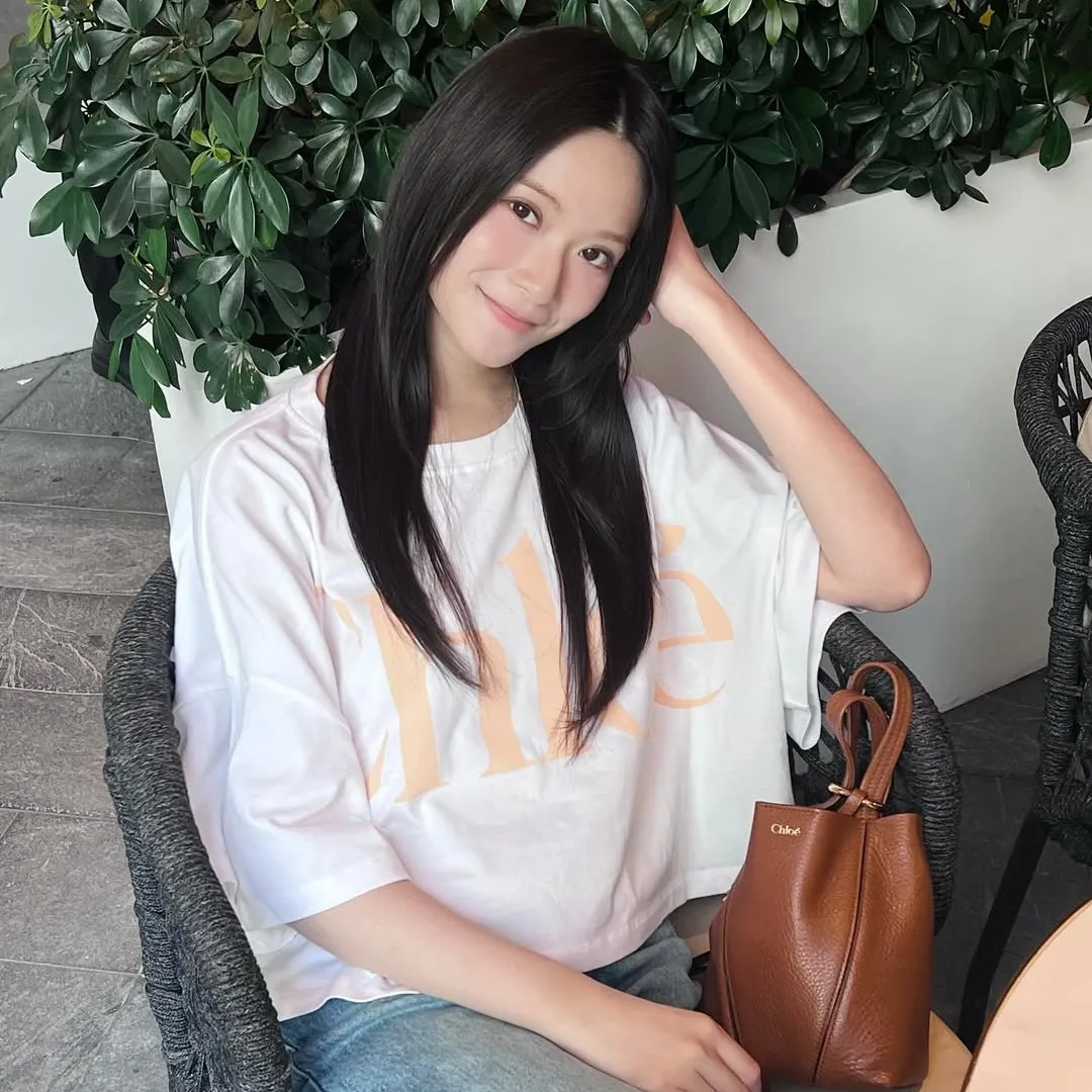 雲浩影首晒音樂人男友合照高調放閃！海邊騎馬仙氣大爆發！一舉動足見對方地位超然！