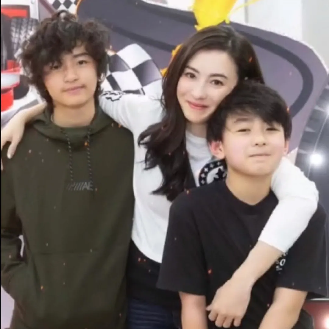 張柏芝大仔Lucas傳考入劍橋大學物理系？！離婚後堅持清晨起身送返學！兩子入讀名牌國際學校！