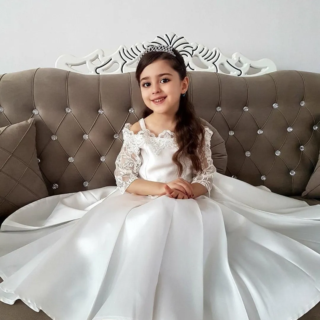 被譽「全球最美小女孩」長大了！因過份漂亮成為困擾！父親只好辭職做貼身保鏢​！