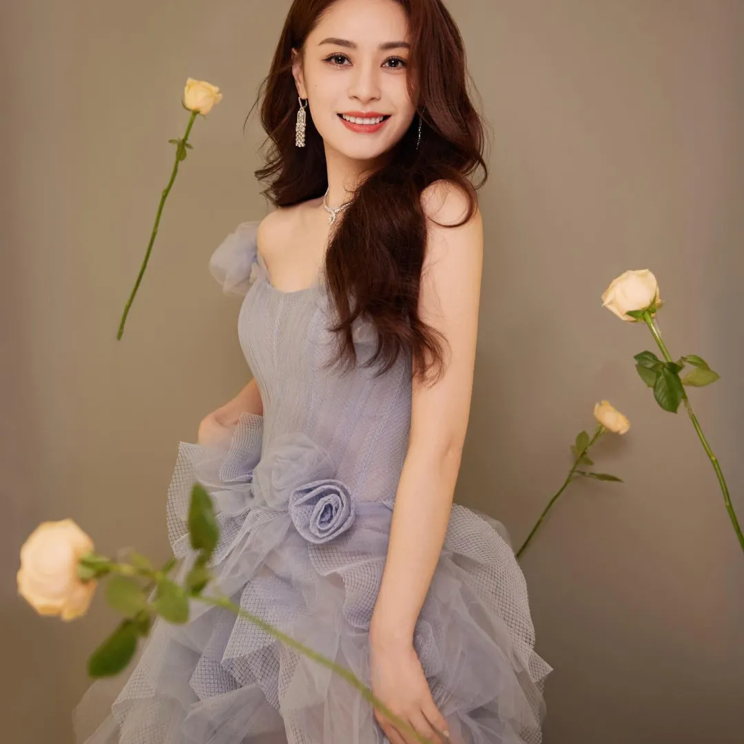 阿嬌驚喜現身母校運動會仙氣造型美若天仙！身型明顯消瘦晒性感鎖骨！清純長相曾是中學校花級人馬！