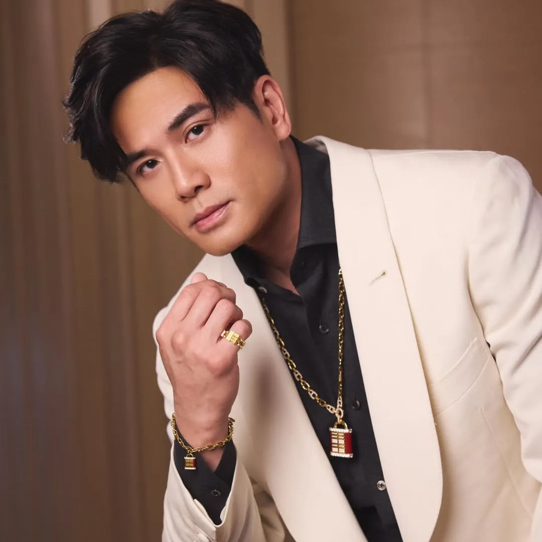 伍允龍攜短裙女到迪士尼疑曝光新戀情？單身多年曾直言恨拍拖！擇偶首要條件是鐘意打機？！