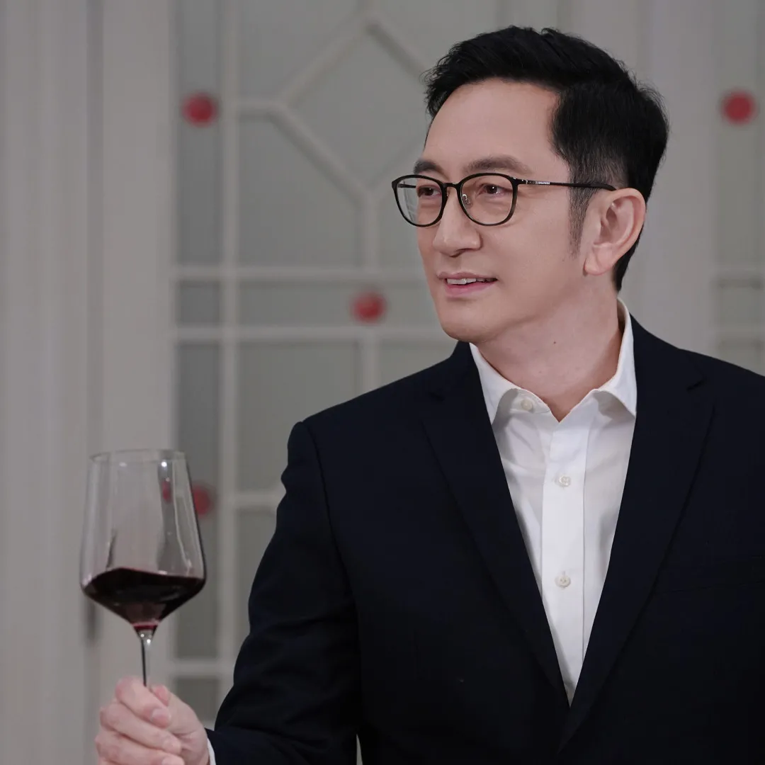 TVB師奶殺手吳啟華驚現「肥仔波」外型大崩壞？北上發展多年變富豪身家近10億元！