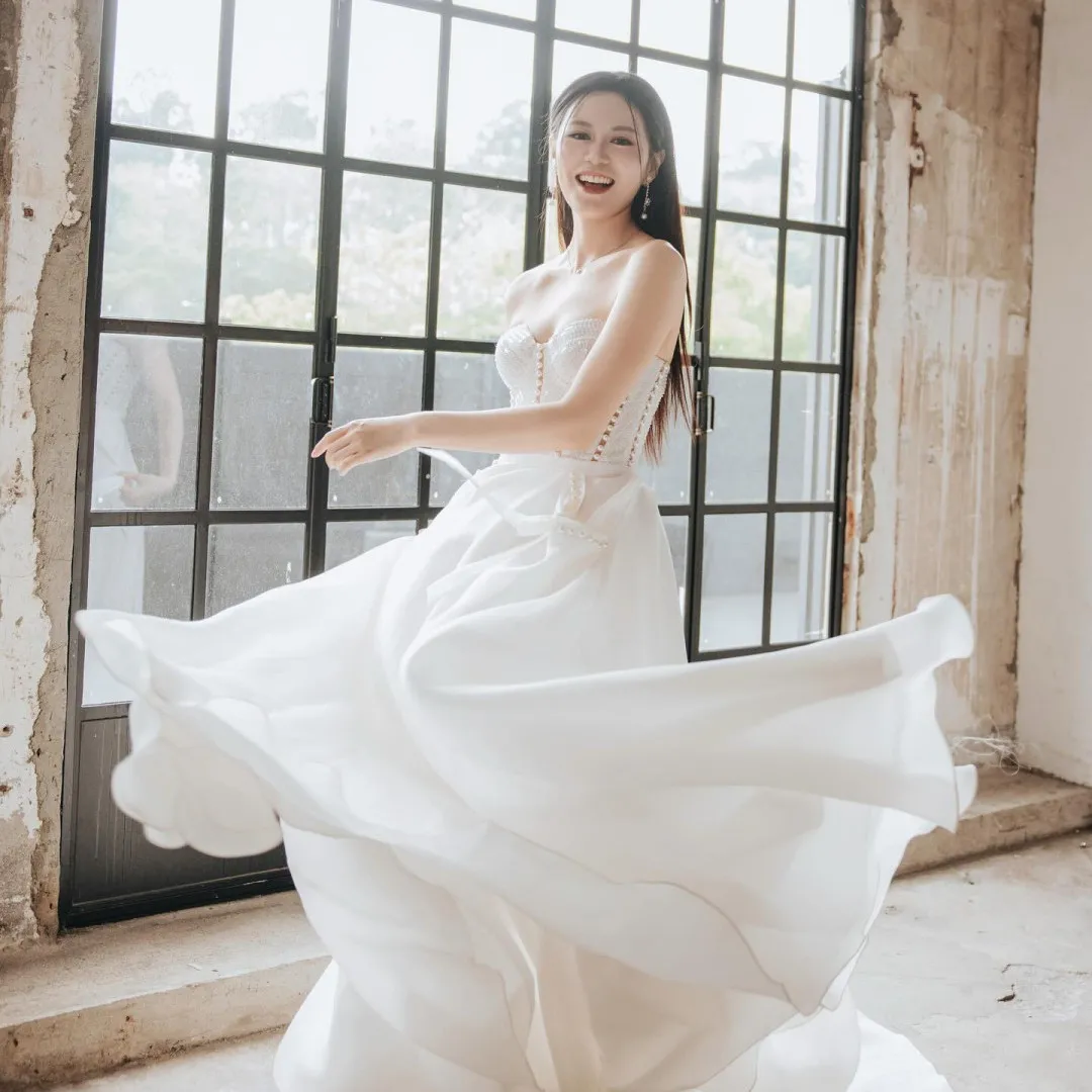 莊錠欣家姐貼性感DeepV婚紗照！大方晒姣好身材！高調宣布「封盤」：結婚了？