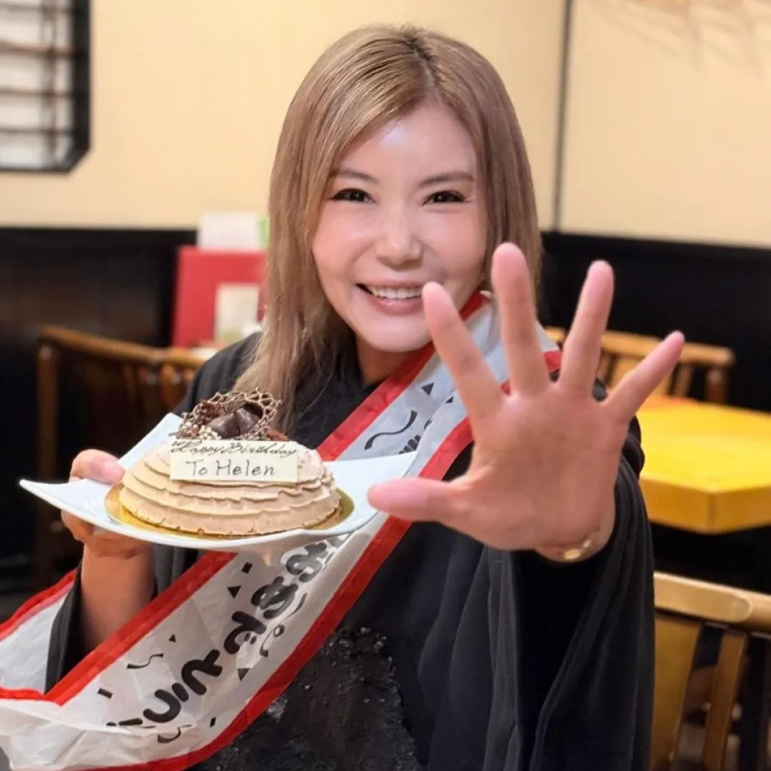 杜如風50歲生日晒大疊銀紙再現驚人購物慾！出身小康曾揚言購物無上限被封「世界級港女」！