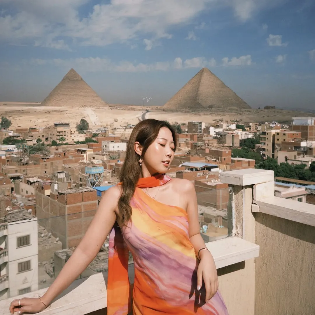 前TVB小花陳欣茵狂晒泳衣福利逼爆上圍令人難忘！胸前開窿火辣程度再升級！網民直呼：流血不止！