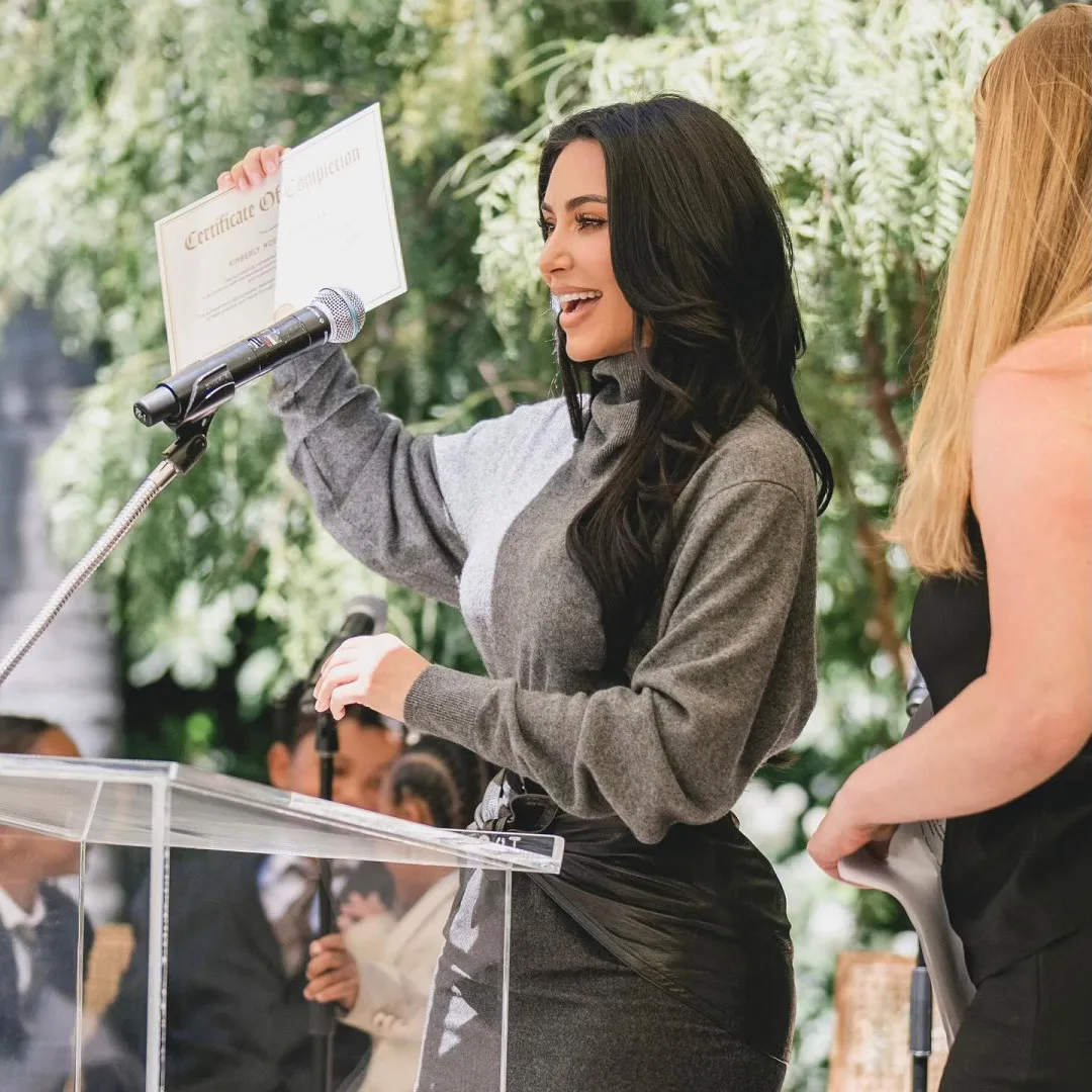 美國名媛為圓律師夢苦讀6年！靠2大副業擠身10億美元富翁！