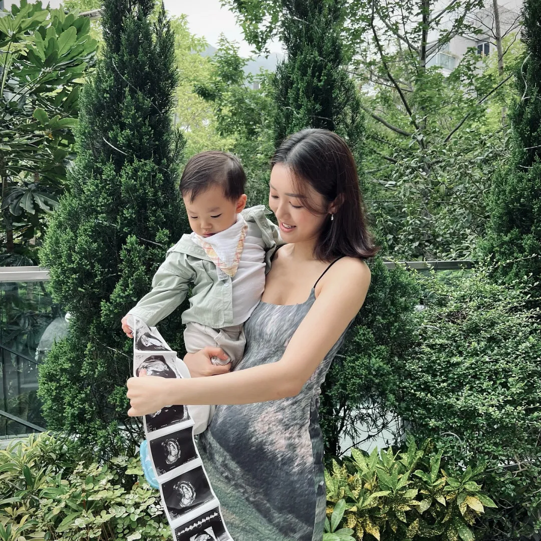 視帝老婆IG溫馨宣布懷第二胎！抱兒子曬超聲波相：媽咪都有大肚腩了！