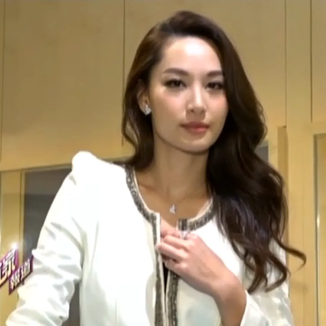 徐子珊現身法國美術館最新行蹤曝光！歸於平淡如素人 因一細節疑已升呢人妻？