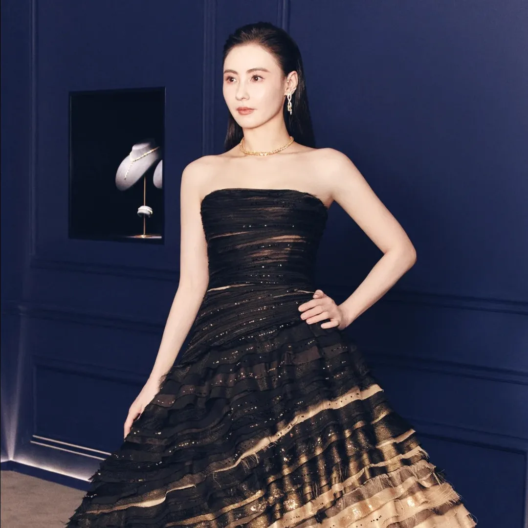 張柏芝45歲生日收「禮物山」名牌遍布一地！17歲大仔窩心送驚喜！母子互動Sweet爆網民！