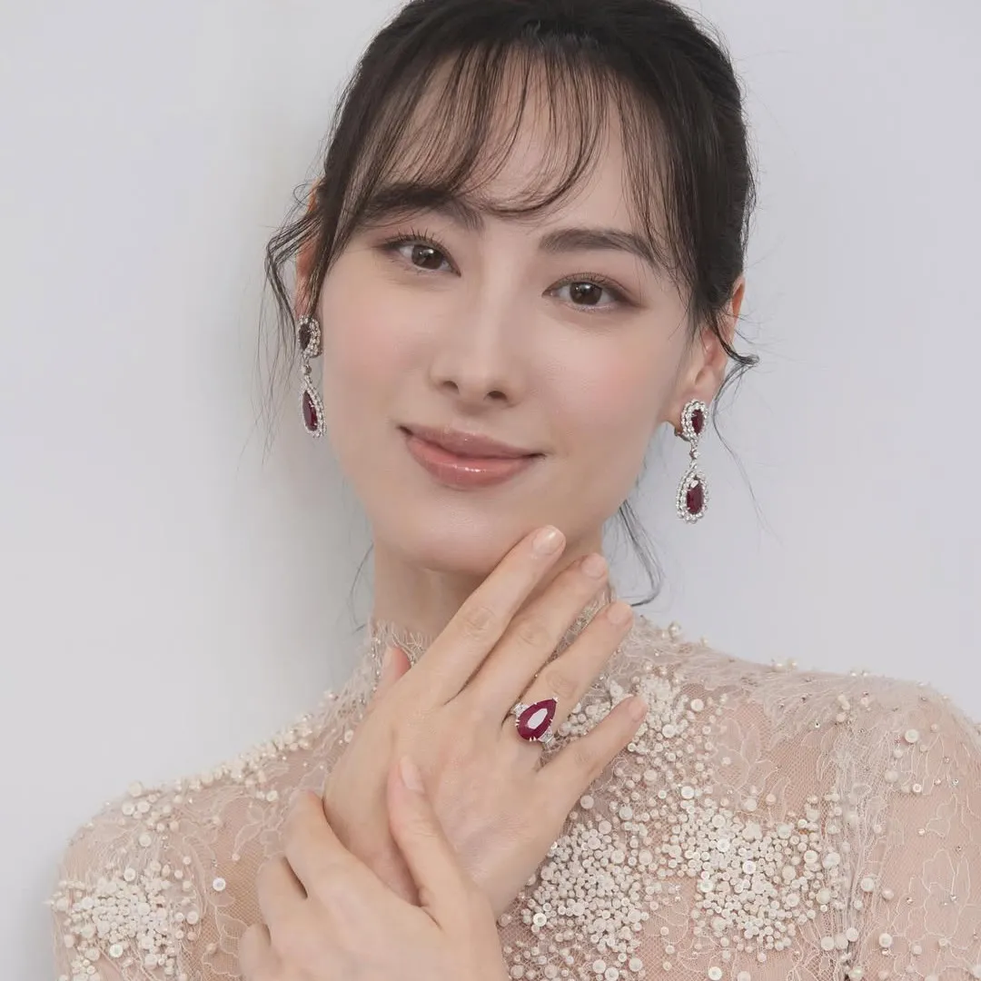 梁洛施與內地演員十指緊扣疑曝光新戀情！曾嚮往嫁給李澤楷卻因一事拒入豪門！