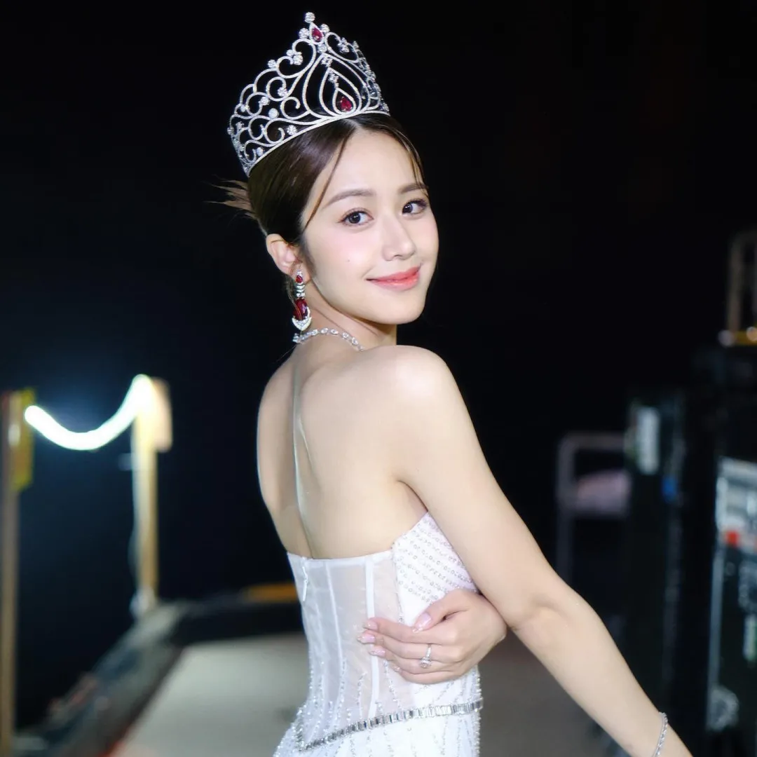 22歲港姐冠軍莊子璇卸任即轉型做婚宴司儀？！火辣造型夥拍Bob林盛斌大獲好評