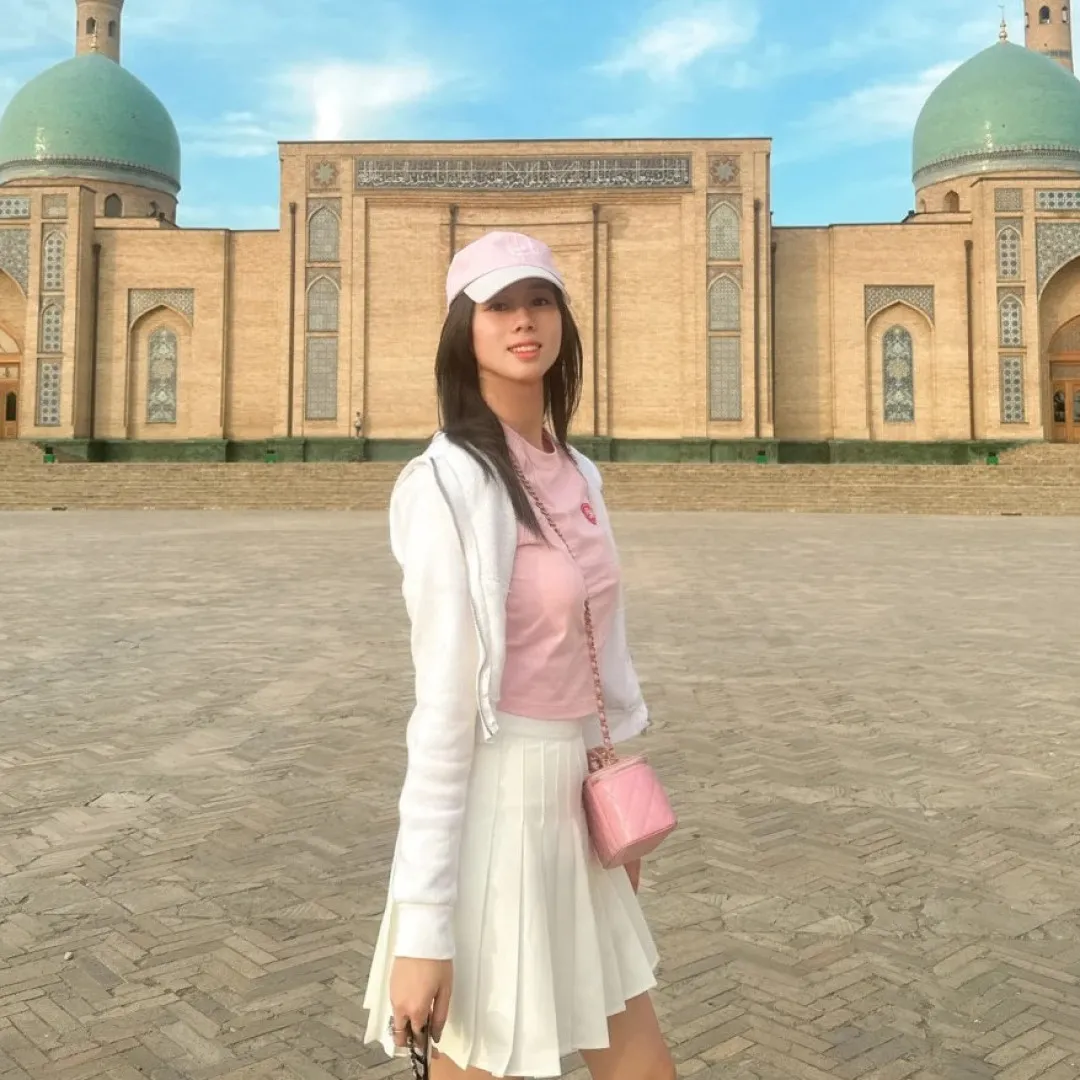 千億名媛何超欣生日狂曬卡地亞、CHANEL等名牌禮物 學霸成績畢業曾食9蚊飯盒獲讚「貼地千金」