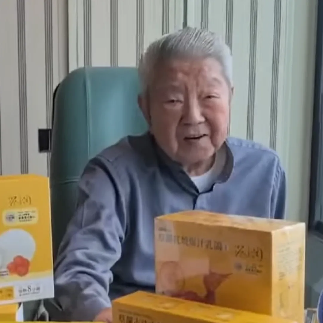 蔡瀾逝世｜一代才子蔡瀾年輕自嘲「冇腳雀仔」交過61個女友！風流半生情史豐富婚後從未出軌！