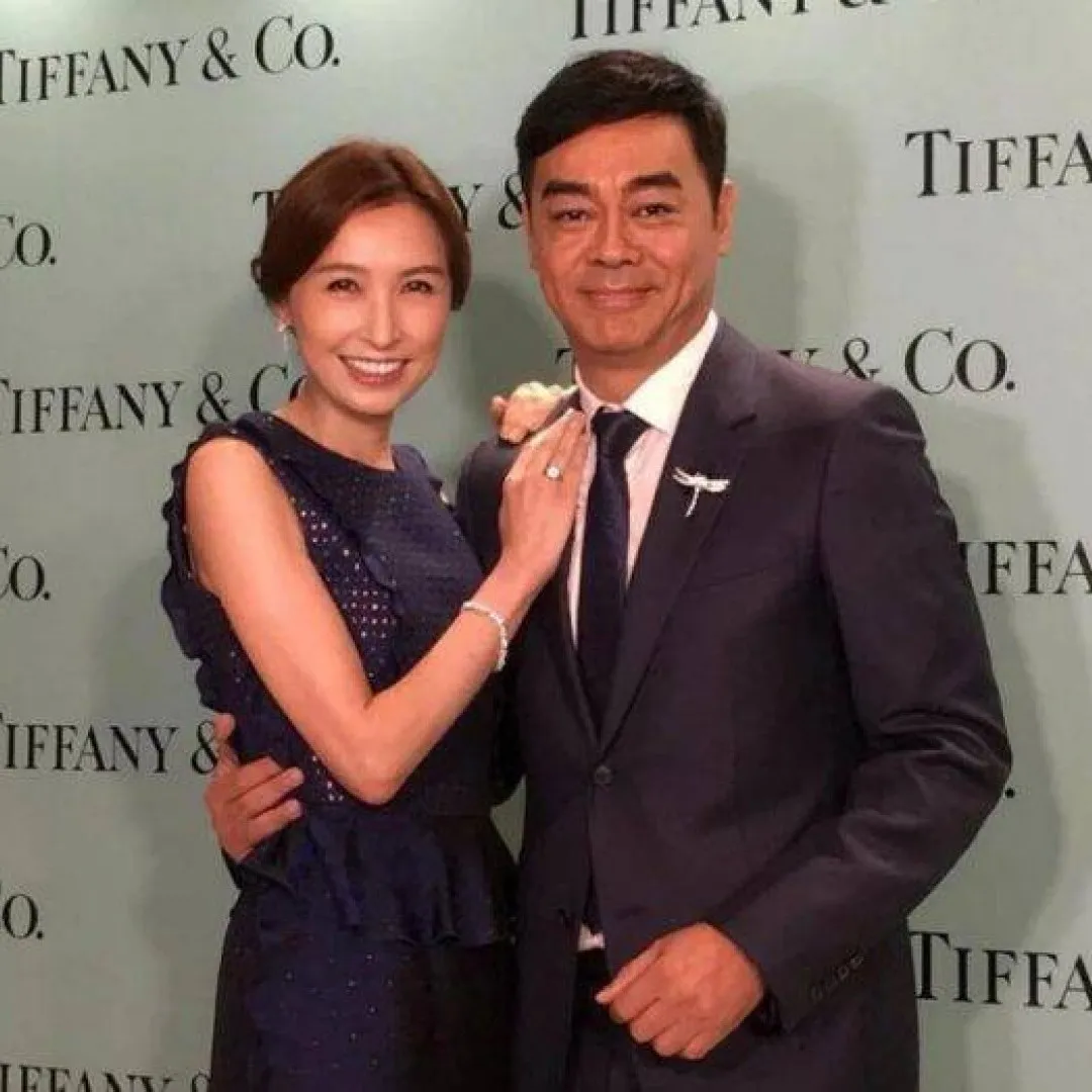 57歲郭藹明素顏狀態超驚人美貌宛如少女！與劉青雲甜蜜同遊仍像熱戀中小情侶！