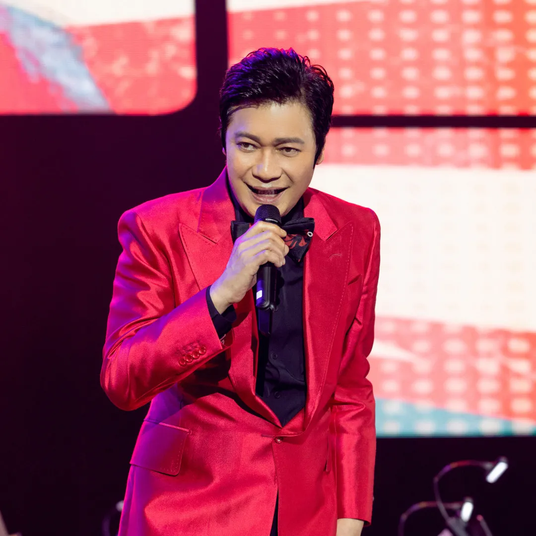 羅嘉良12歲囡囡驚喜現身爸爸演唱會晒超強歌喉！精緻長相甜美容被指撞樣張柏芝！