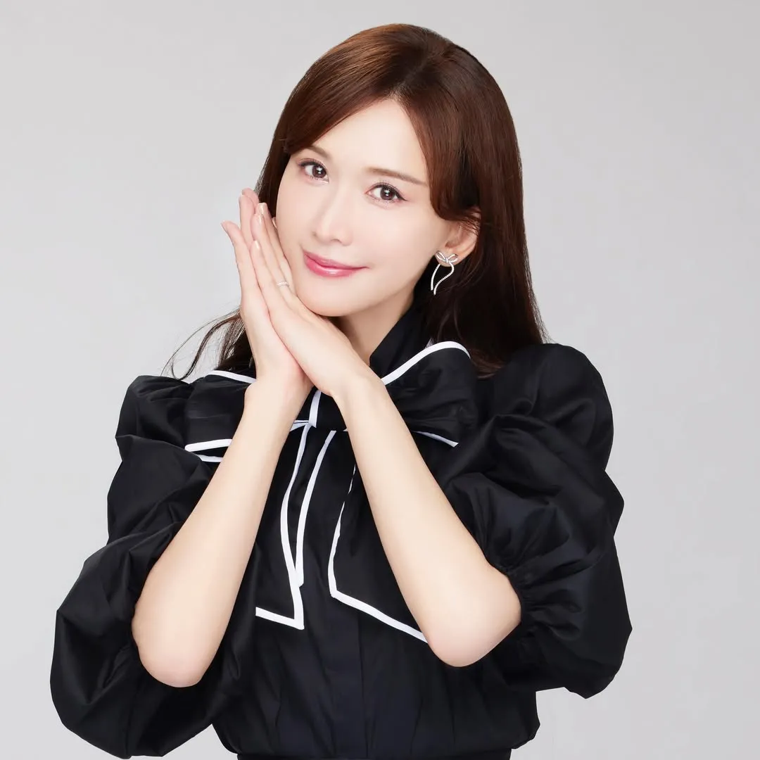 林志玲一家三口現身新加坡！50歲狀態良好猶如少女！