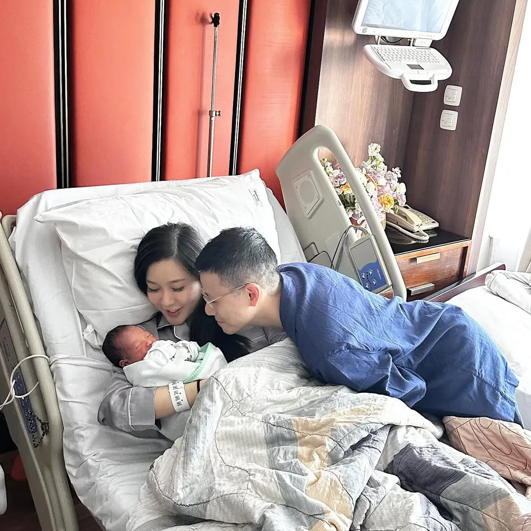 32歲陳詩欣一索得男宣佈平安誕下兒子 貼全家福感慨：今次終於不是發夢了！