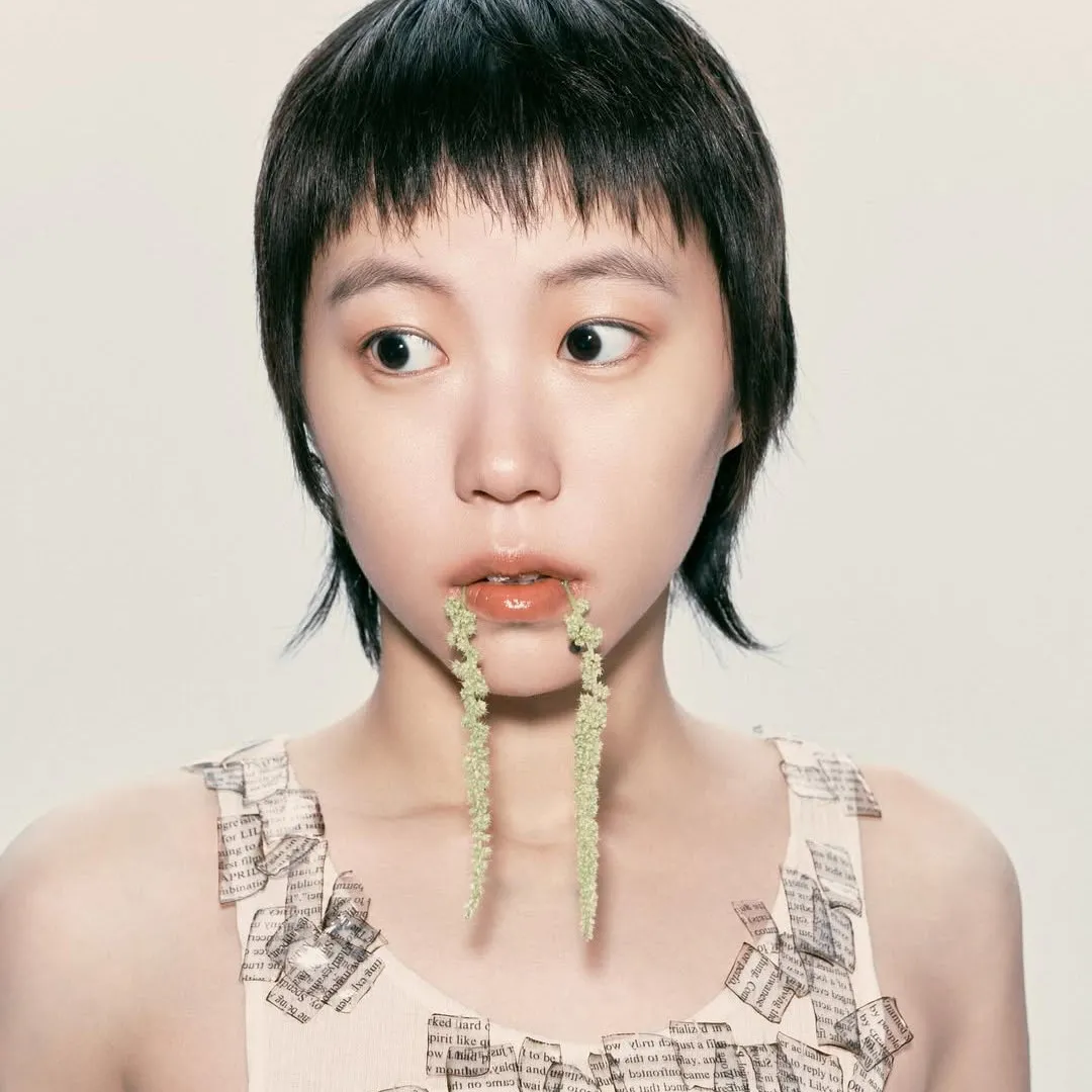 她的生存之道｜竇靖童留長髮少女look被指極似媽媽王菲！首度擔正女主角演技獲讚