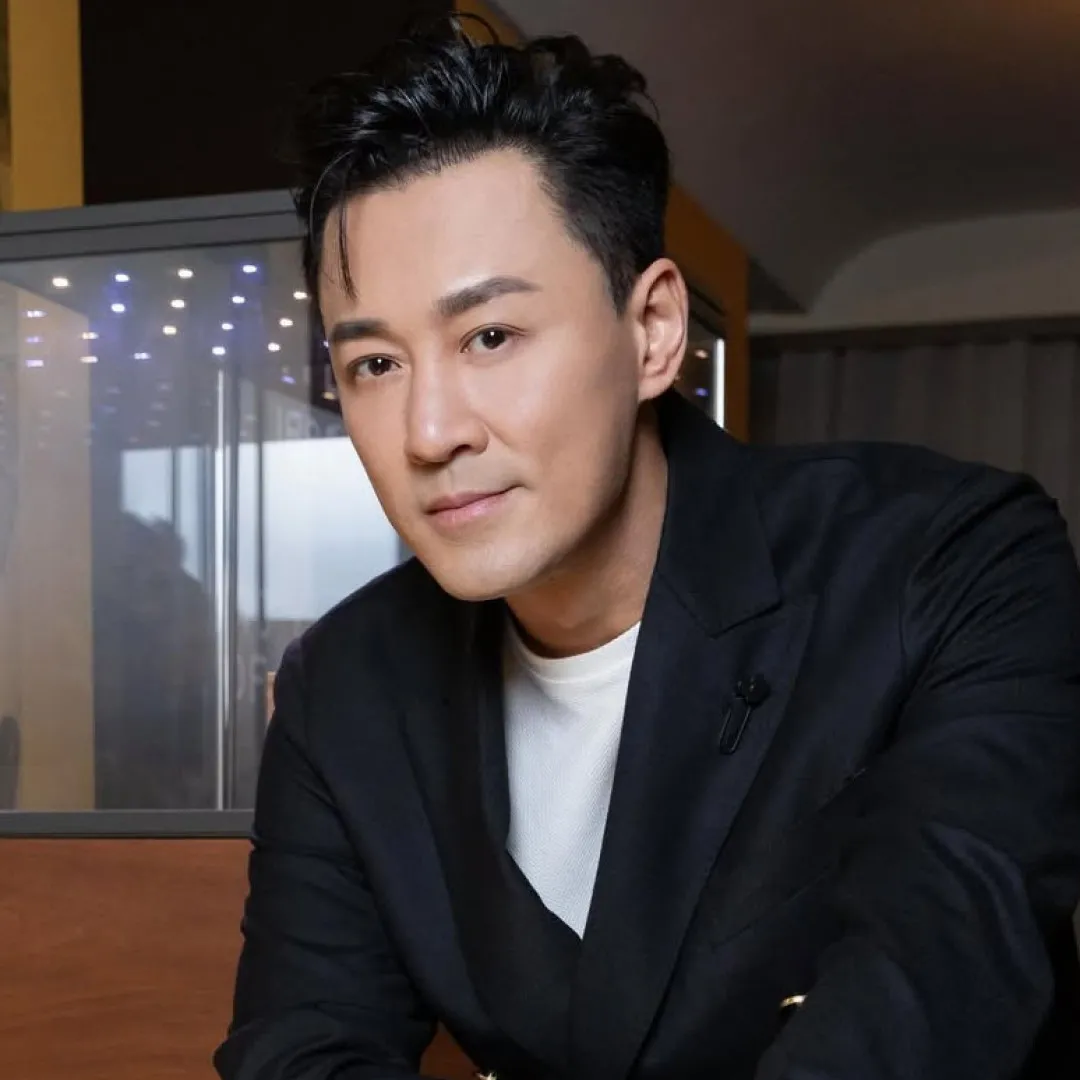 林峯一家三口遊新加坡！寵愛女一舉動被網民指廿四孝老豆？！