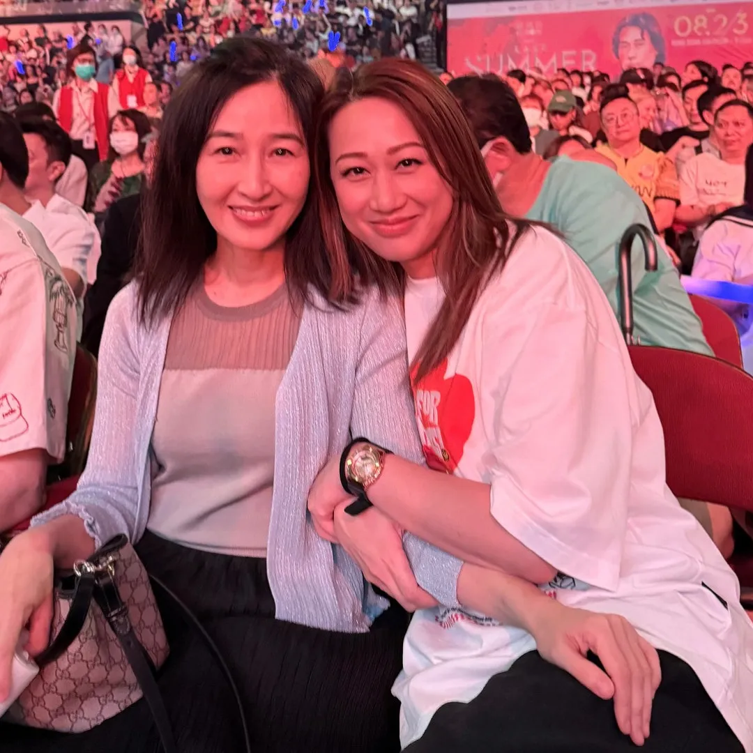 61歲關詠荷近照曝光最新狀態！息影後生活低調！獲激讚自然優雅地老去！