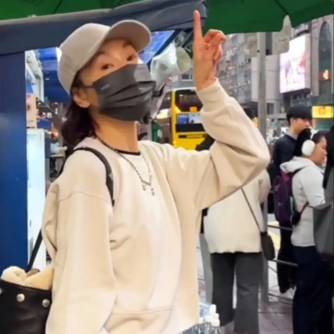 張曼玉小紅書廣東話拍片貼地行灣仔！平民街坊裝仍然難掩影后星味