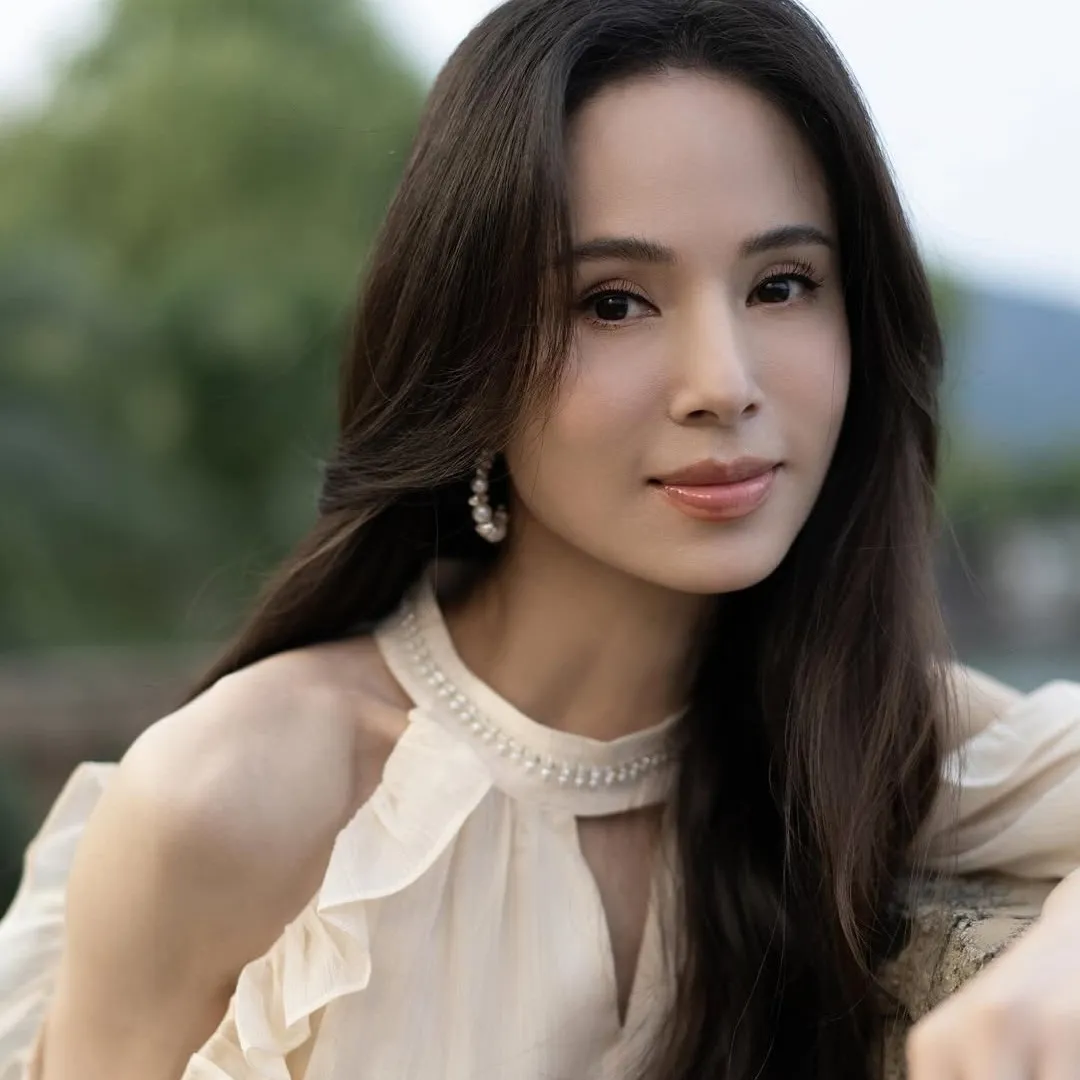 李若彤泰國過關被懷疑護照做假？！59歲「凍齡女神」保養秘訣大公開！