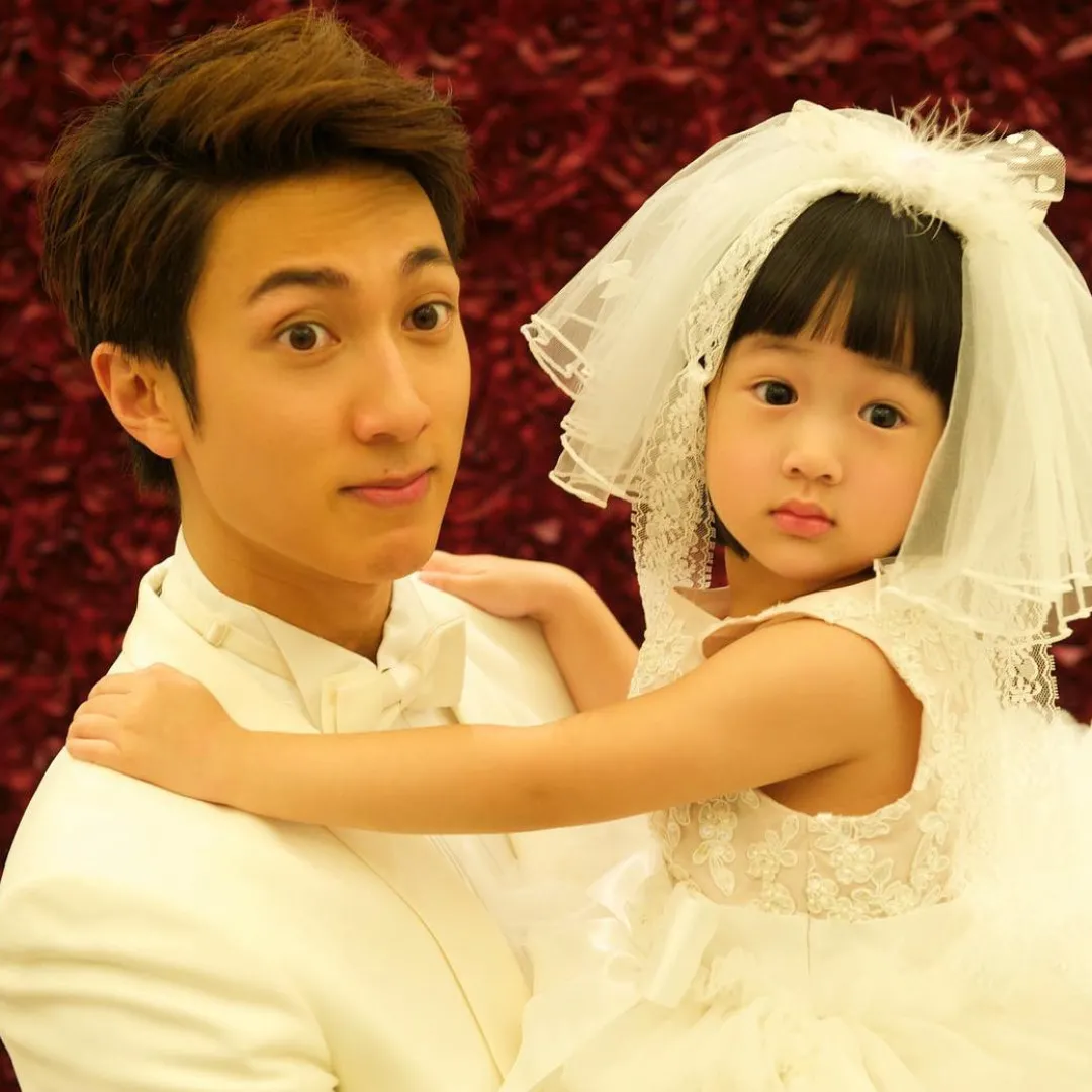 吳尊14歲女兒NeiNei近照曝光！驚現超壯手臂！網民驚訝：女大十八變