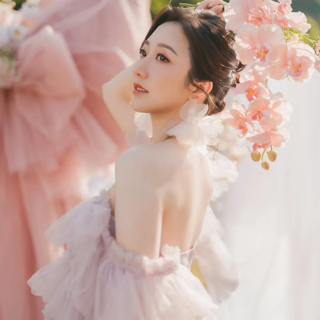 何依婷分享湊女生活  意外曝光三千萬豪宅內貌！婚後狂晒名牌？！