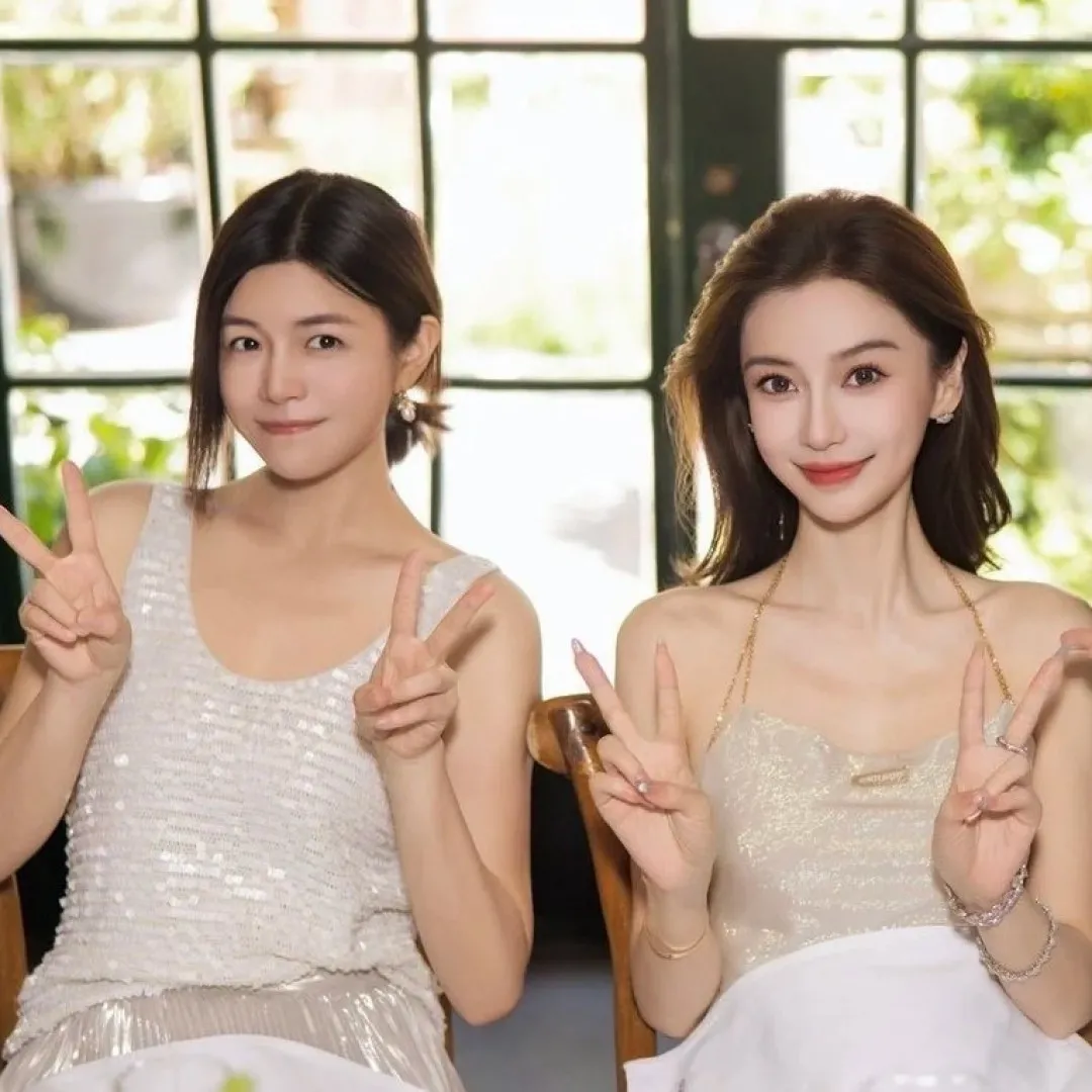 兩位「宅男女神」罕有合體同框！ 離婚後回歸單身凍齡美貌驚艷網民！