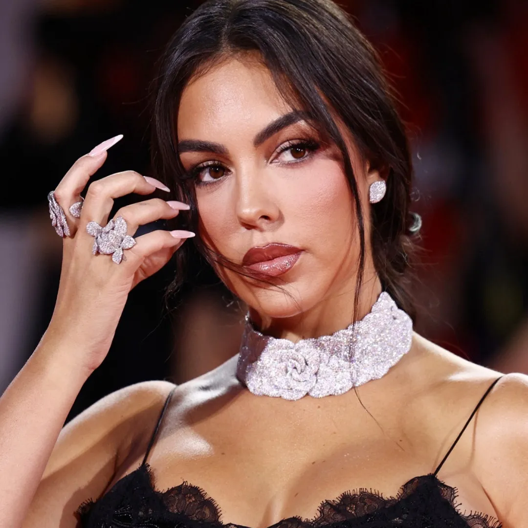 C朗未婚妻Georgina威尼斯影展曬「巨蛋」鑽戒！30卡價值近4千萬港元網民：戴著不手軟嗎？