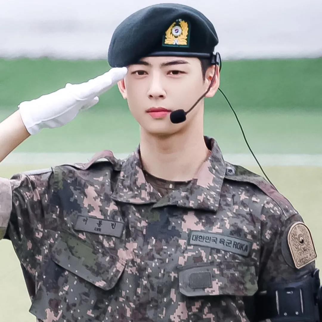 「臉蛋天才」車銀優素顏現身軍隊結業式！帥到讓媽媽們「背叛」兒子