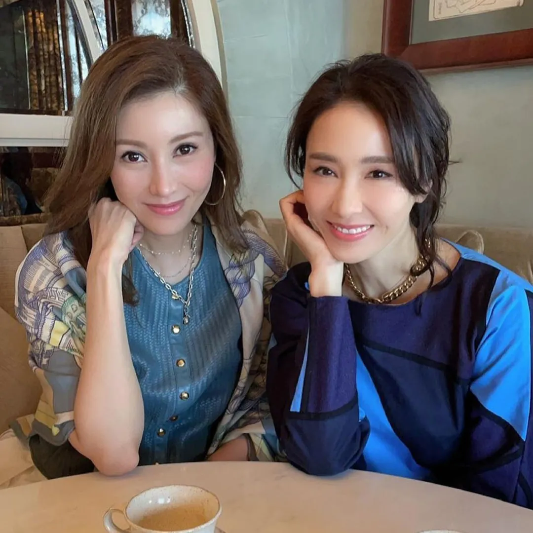 李嘉欣黎姿與老公出席豪門飯局 4對億萬夫婦合照激罕曝光！位位身家過百億