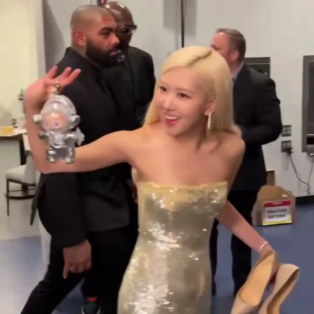 太空LABUBU捲席MTV VMAs頒獎禮！Rosé@BLACKPINK愛不釋手比得獎更開心