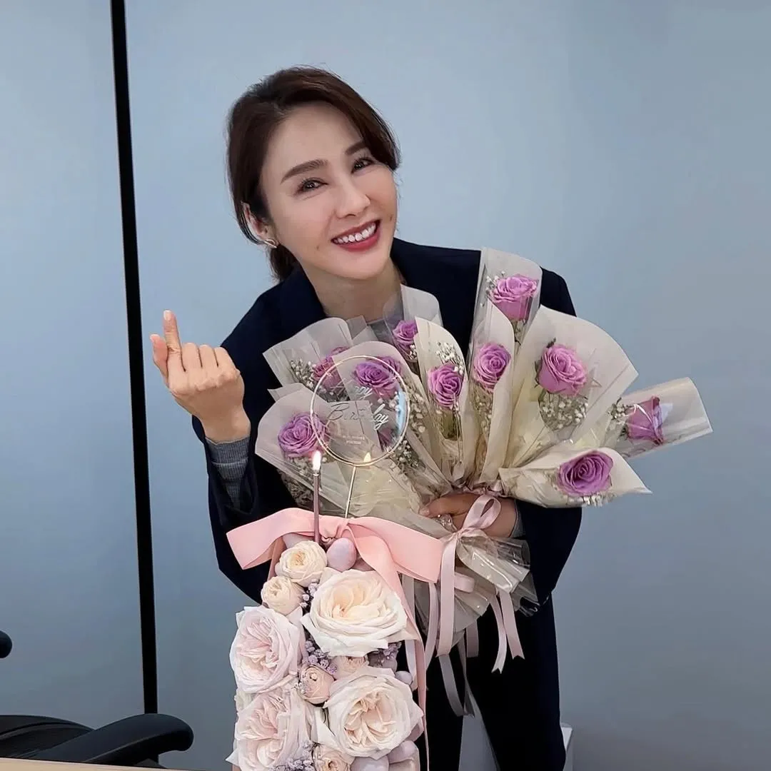 53歲黎姿近照曝光相隔24年扮蒙古郡主趙敏 晒凍齡外貌網民激讚：吃防腐劑了！