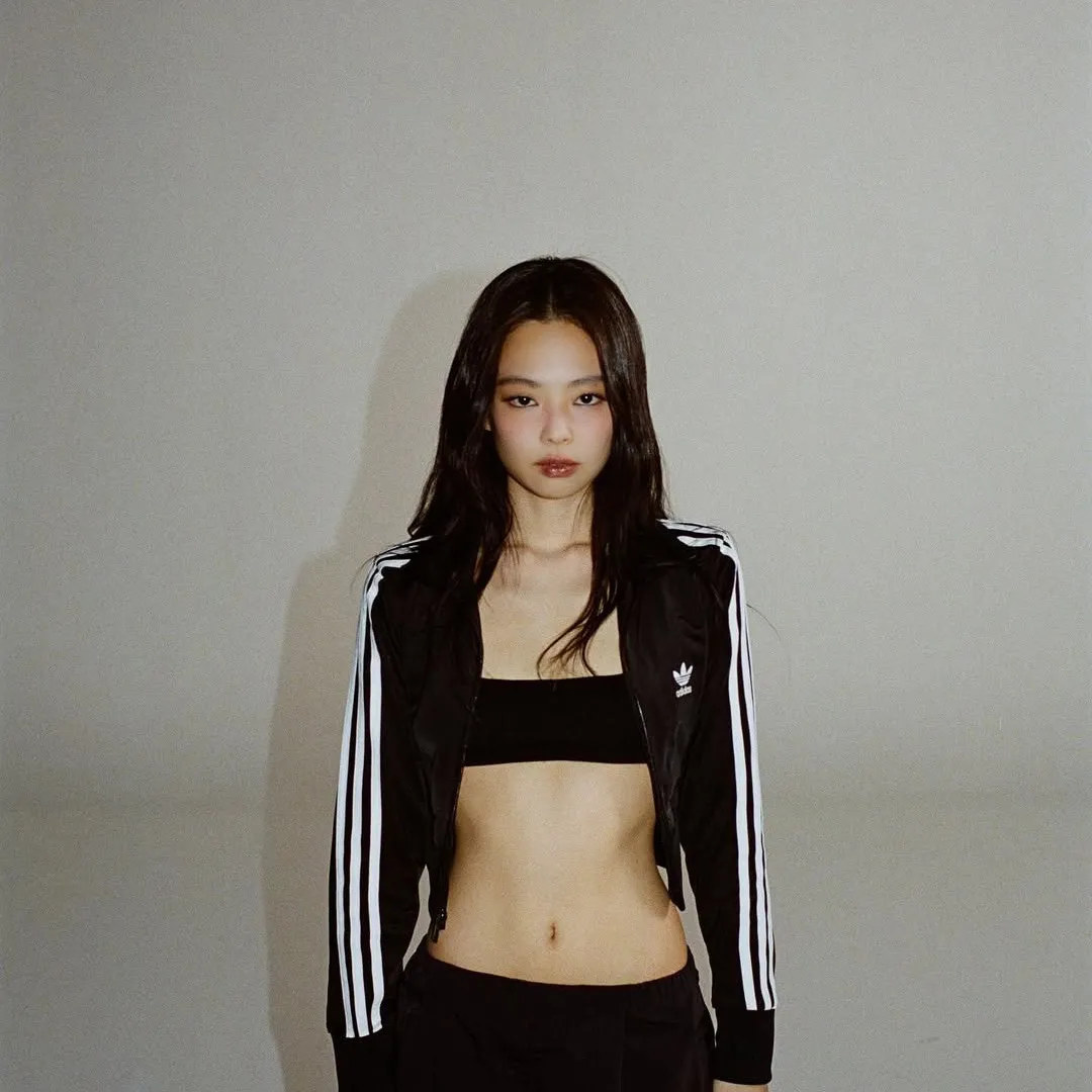 Jennie被爆熱戀荷里活男星！牽手同遊極親暱！入行9年曾與多位頂級男神傳緋聞！