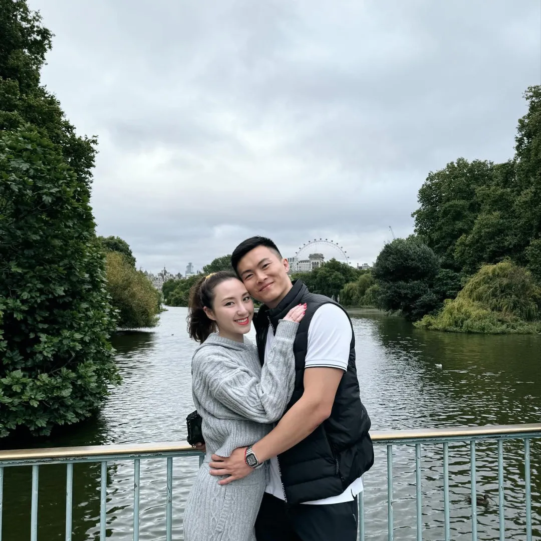 賭王三房千金何超雲與未婚夫IG洩蜜！一證據揭疑似同遊倫敦！網民猜測情不變