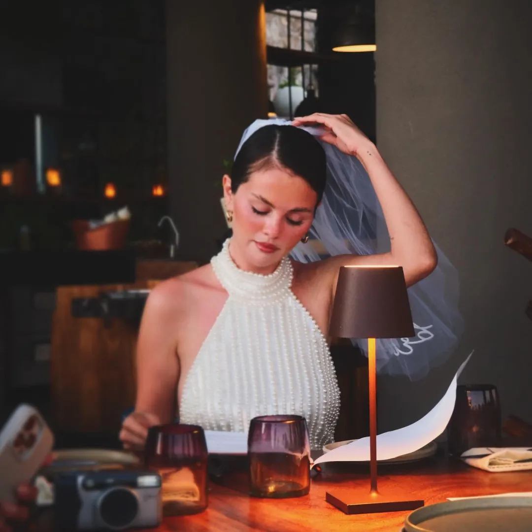 美國甜心Selena Gomez婚照曝光！情定音樂監製因紅斑狼瘡痛失生育能力