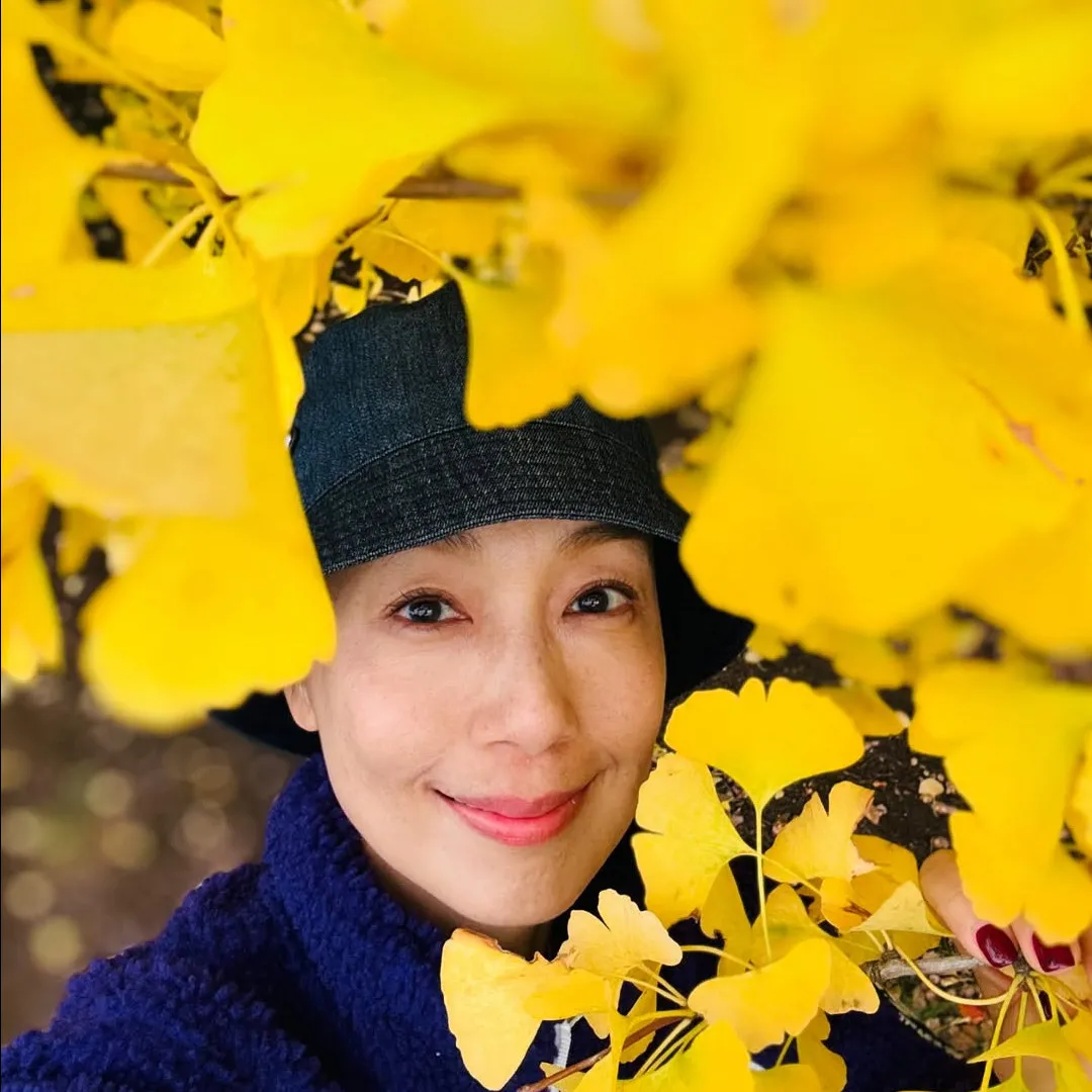 54歲視后江美儀直播教化妝自信公開素顏！肌膚白滑透亮獲激讚「回春20年！」