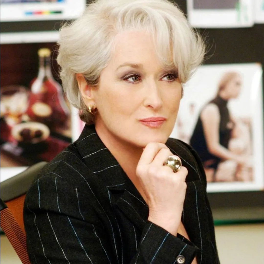 梅麗史翠普以《穿Prada的惡魔》造型亮相米蘭時裝秀！夢幻同框角色原型Anna Wintour惹影迷哄動！