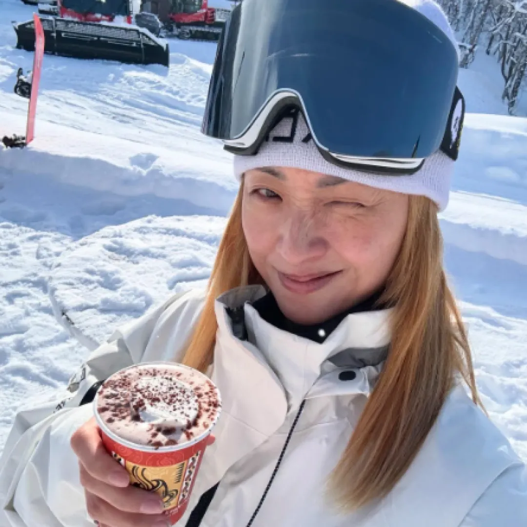 51歲徐濠縈自拍照被誤認為20歲囡囡陳康堤？！凍齡長相超強體態震撼網民「點解你一直無老過？」