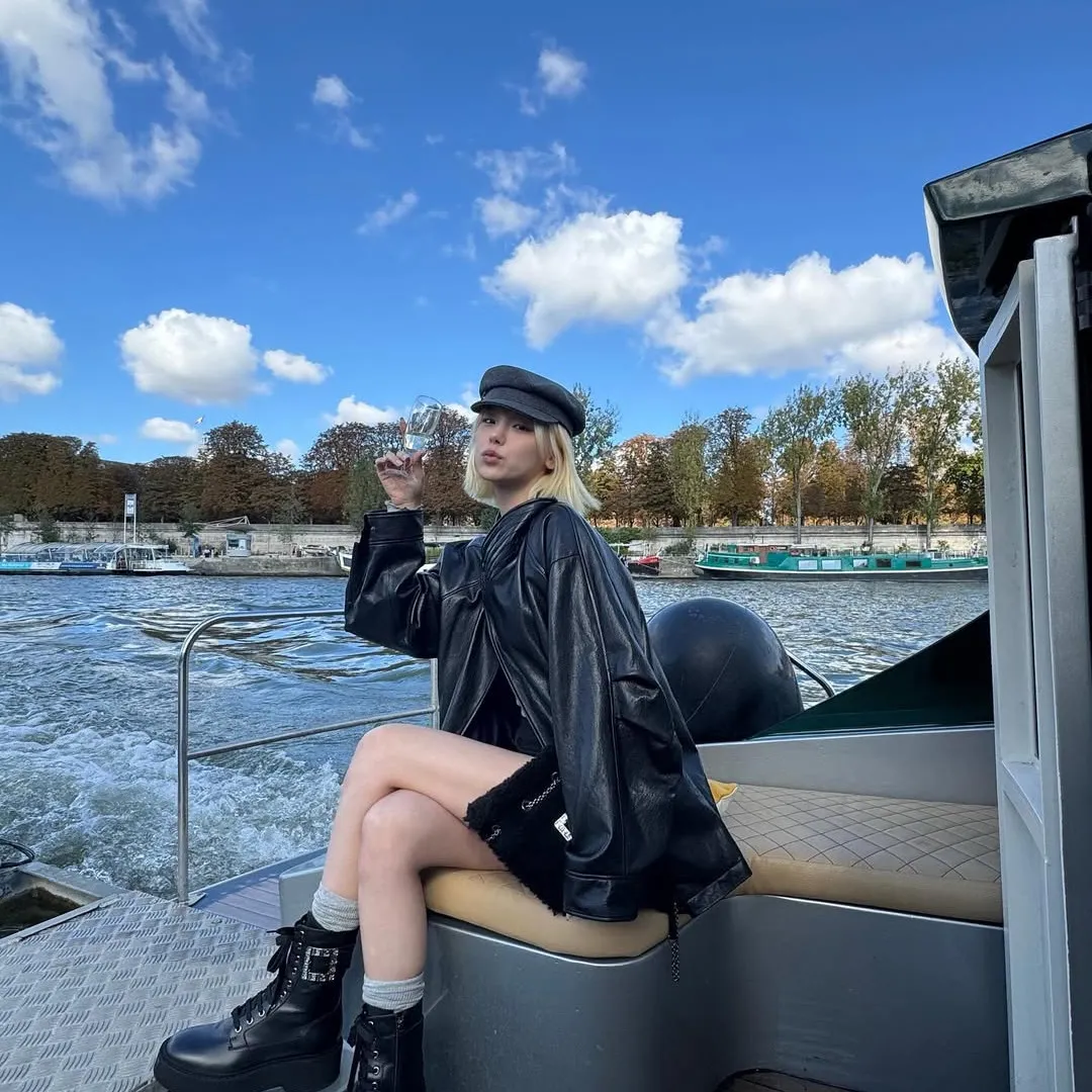 25歲女星金髮造型驚艷巴黎時裝週！與何超蓮同場獲讚「人間芭比」！