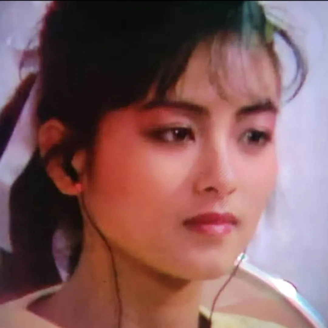 57歲息影港姐極罕現身凍齡美貌重現驚艷眾人！親揭與著名設計師有親戚關係？