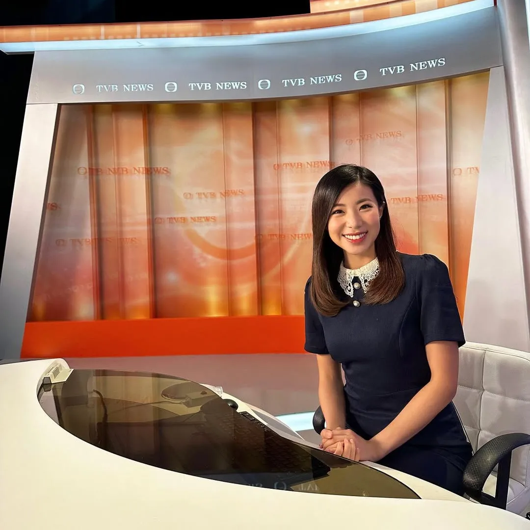 前TVB新聞小花袁沅玉獲男友米蘭大教堂前求婚！晒巨型鑽戒：浪漫簡單又粗暴！