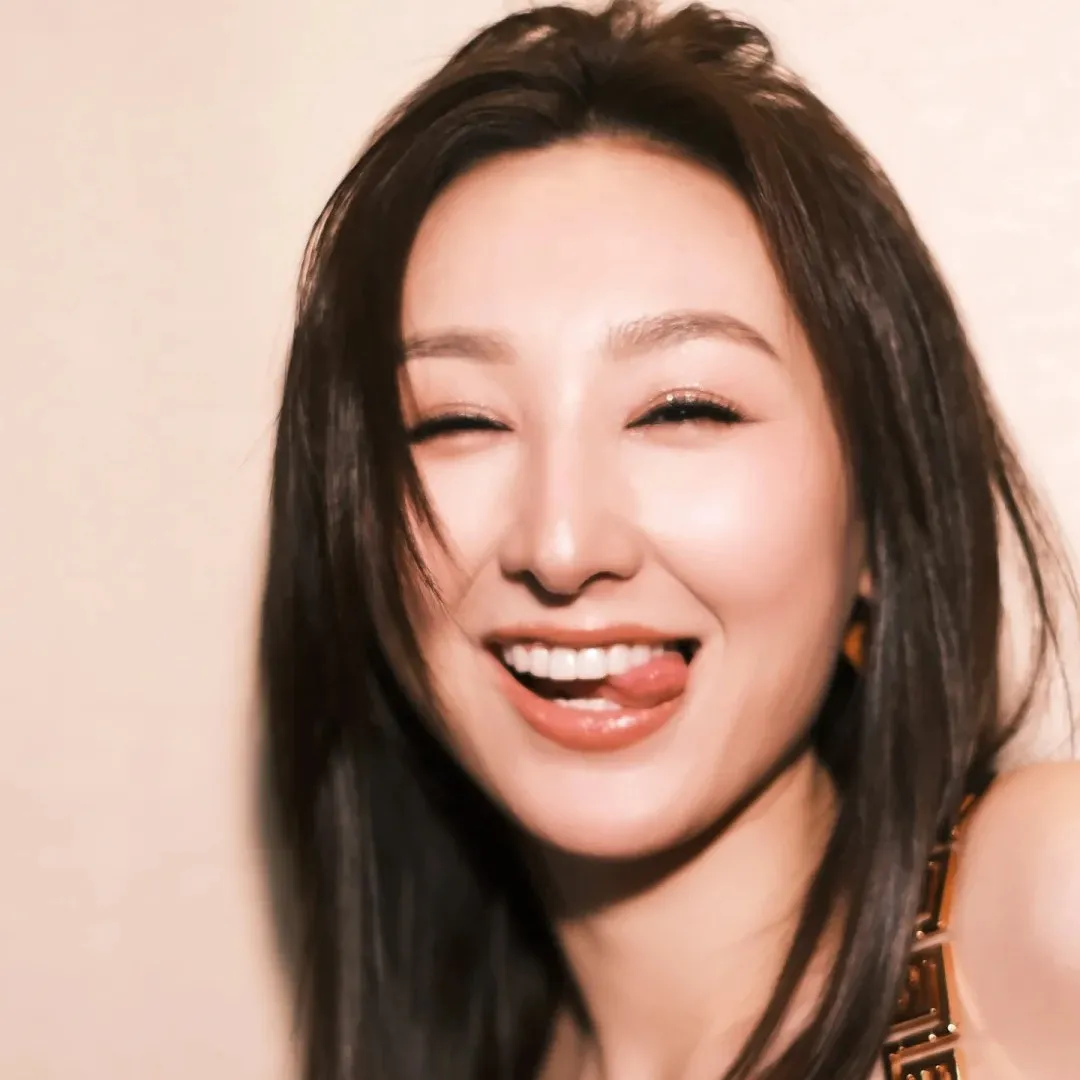 TVB當紅女星高海寧歐遊被野生捕獲！生圖獲網民大讚「臉超小瞬間被迷倒！」